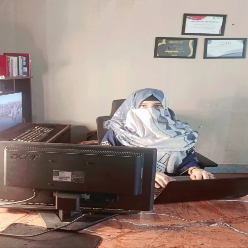 Hafiza Zainab, female Noorani Qaida teacher for children in Chicago